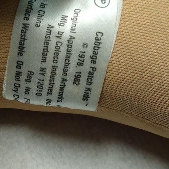 Vintage Cabbage Patch 1982 Curly Yarn Hair Green Eyes Stain on Back Doll - Picture 5 of 9